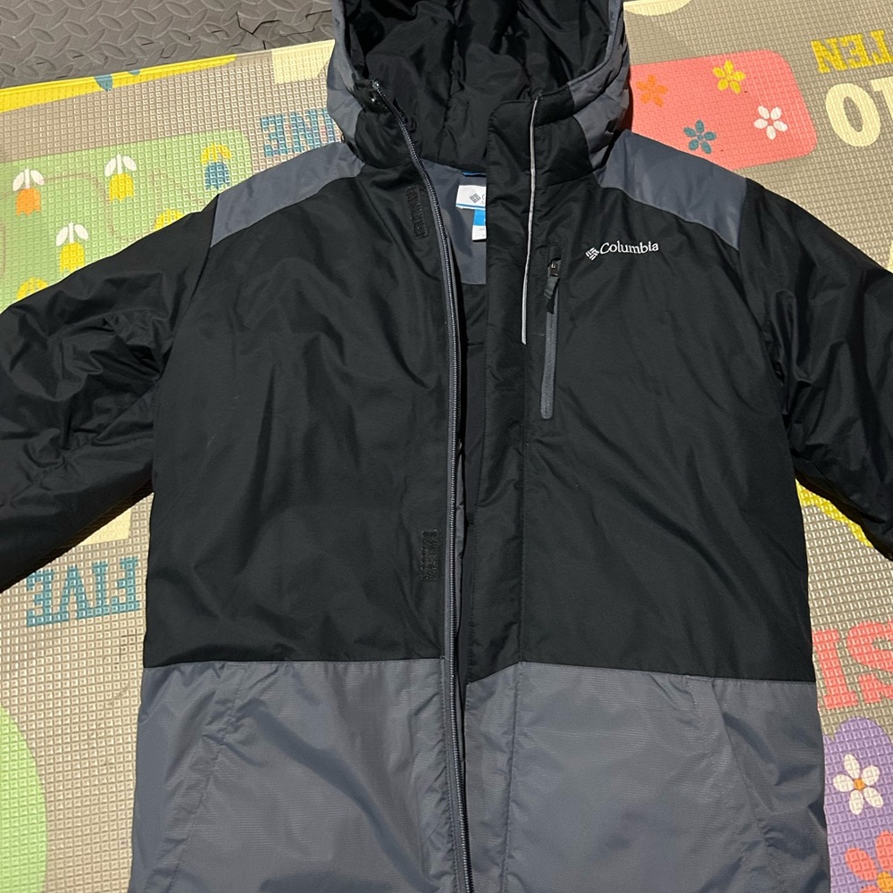 Columbia Two-Tone Black and Gray Jacket- EXCELLENT CONDITION, VERY WARM
